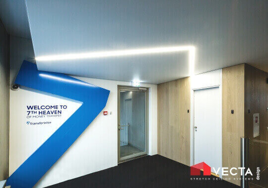 LED profil feszített fólia A LED profil a feszített fólia felületébe is beépíthető. Ehhez speciális LED alu profilt alkalmazunk.