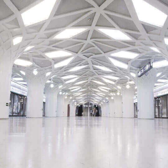 LED világitás design. Nagy felületen elhelyezett homogén felületű lámpatestek egyedi kivitelben.
